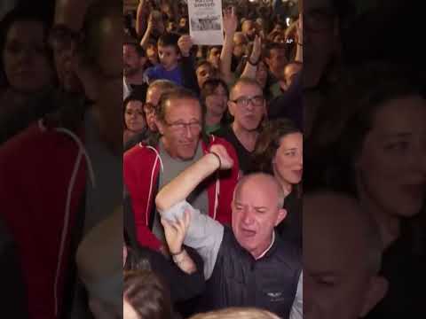 Valencia protestors demand leader&#039;s resignation over flood response